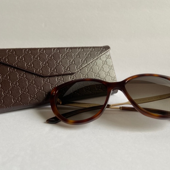 Classic Gucci Sunglasses - Picture 2 of 6